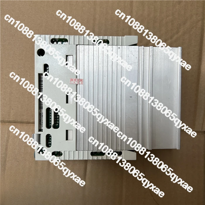 

E82EV371-2C Lenze 8200 Frequency Converter 0.37KW 220V with IO Board Original Disassembly