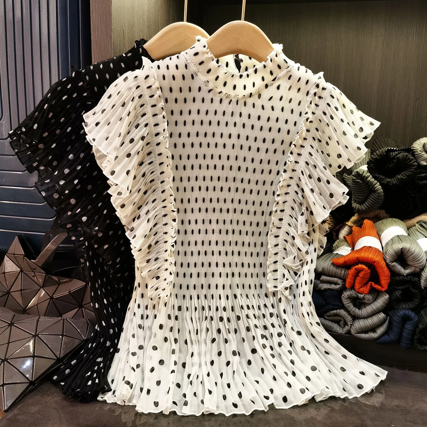 

Miyake Pleated T-shirt High-end French Pleated Polka Dot Short-sleeved Top 2025 Summer New Ruffle Lightweight T-shirt