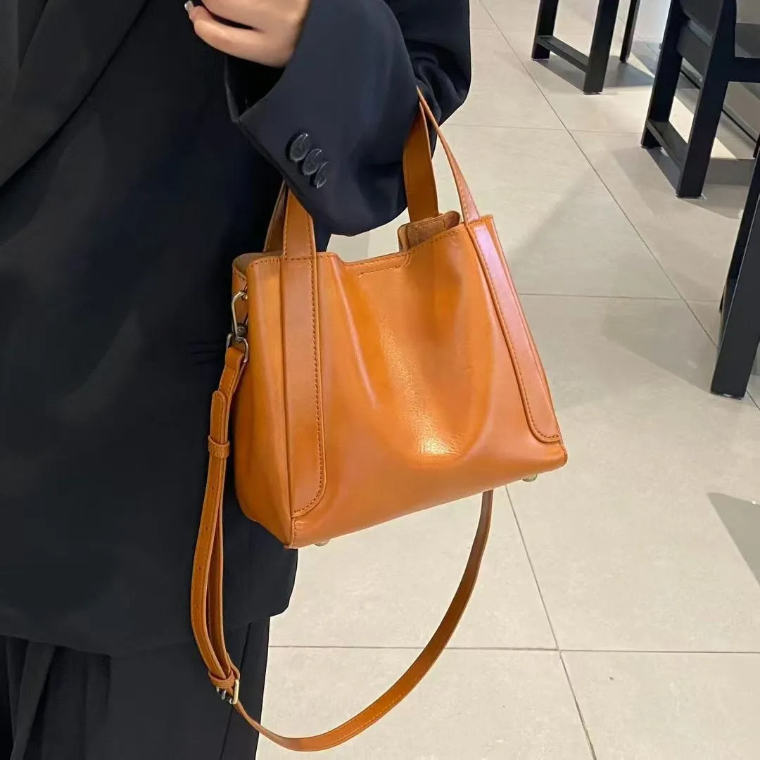 

Leather Handbag, Retro Simple Women's Bag 2026, Fashionable and Versatile Crossbody High-end Commuting Single-shoulder Designer