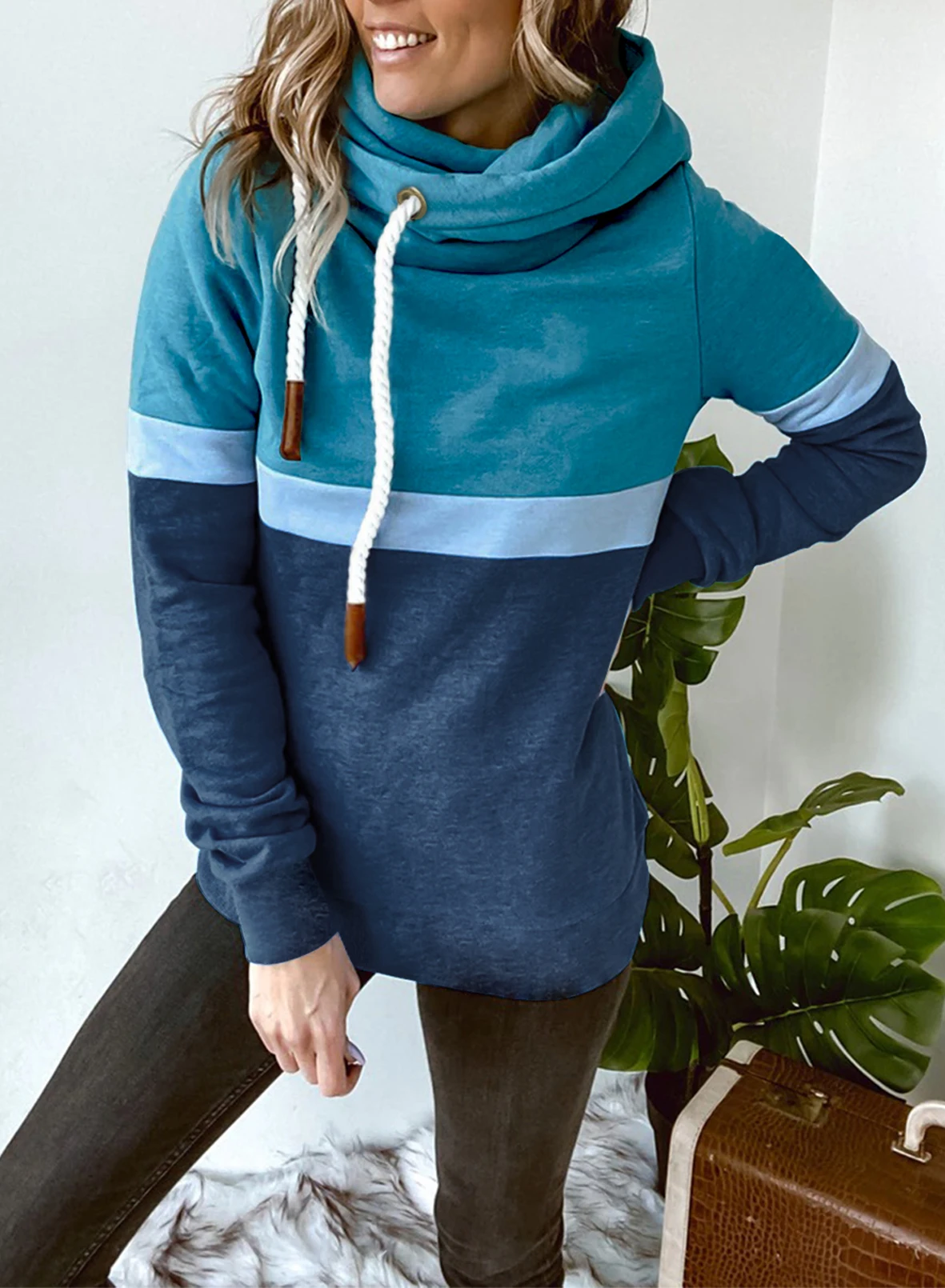 

Plus Size Women's Casual High-Neck Hooded Sweatshirt - Autumn/Winter Color Block Design with Front Pockets, Adjustable Drawstrin
