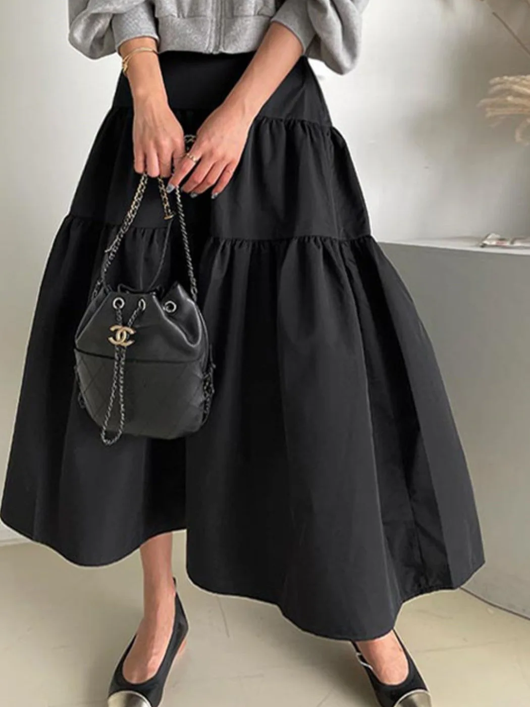 Saia midi psada fena com mangas sino, cintura elástica, modelagem alta, longa, de aodão, cor sólida, estilo casual p...