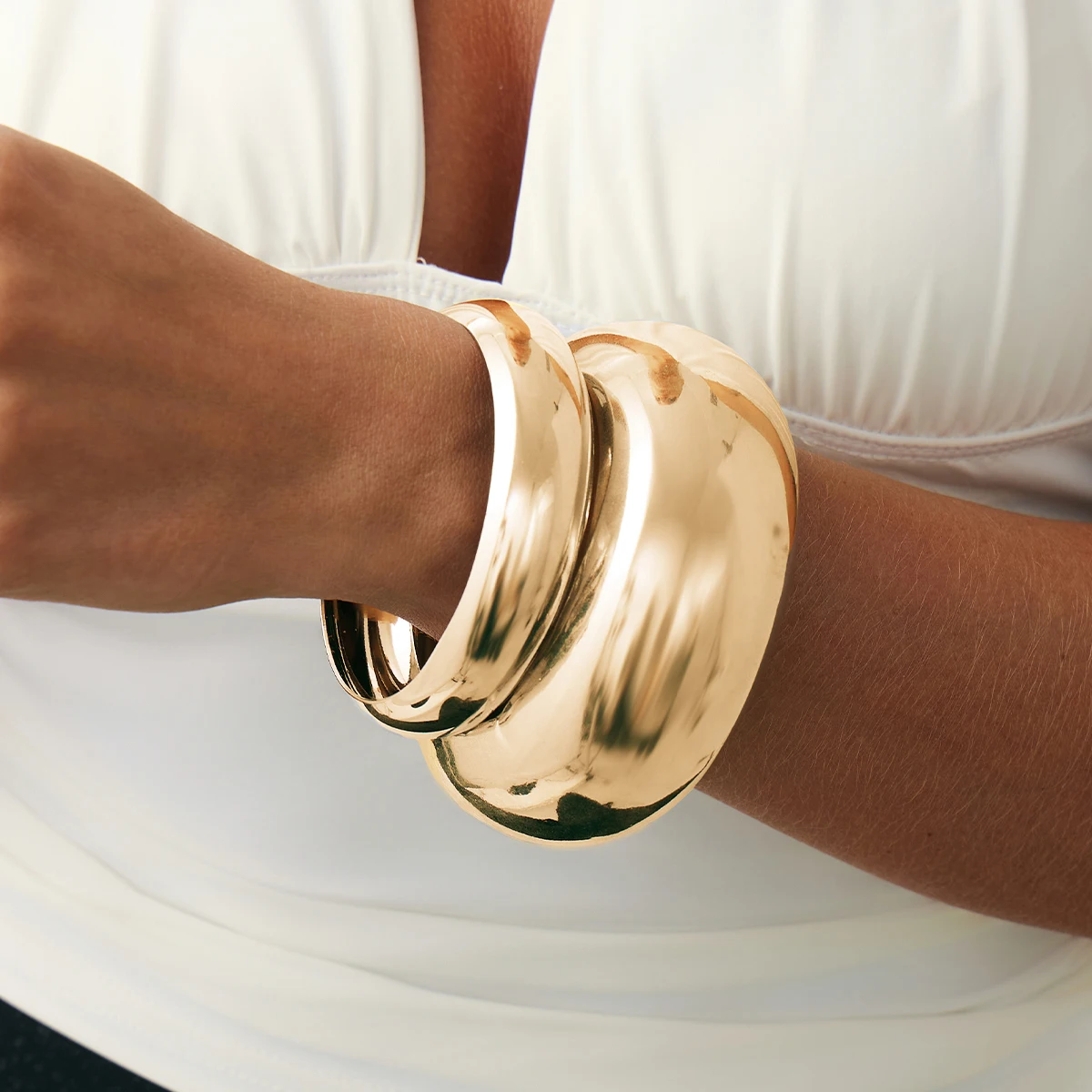 

SHIXIN 2 Pcs/Set Punk Glossy Metal Round Big Wide Bangle for Women Exaggerated Smooth Gold Color Chunky Bracelet Luxury Jewelry