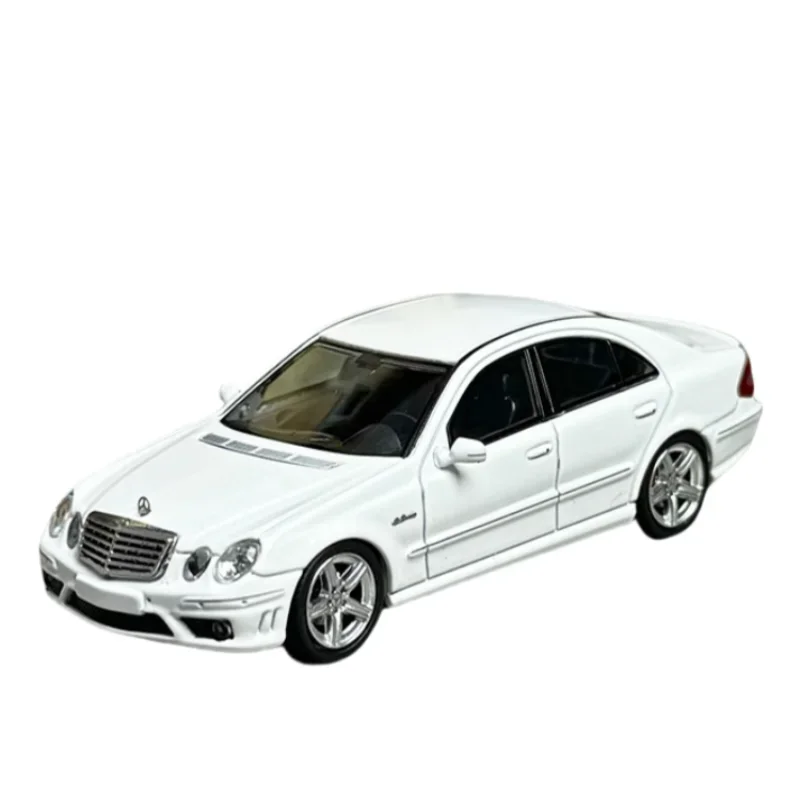 1:64 Mercedes-Benz E63 W211 diecast alloy car model, children's collection of decorative toys, holiday gifts for children.