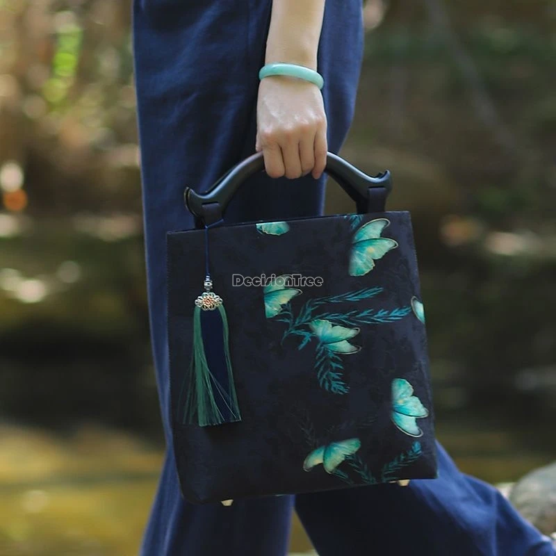 

2025 new traditional chinese ancient style pure handcrafted diy fringed handbag printed patchwork design hanfu accessory bag