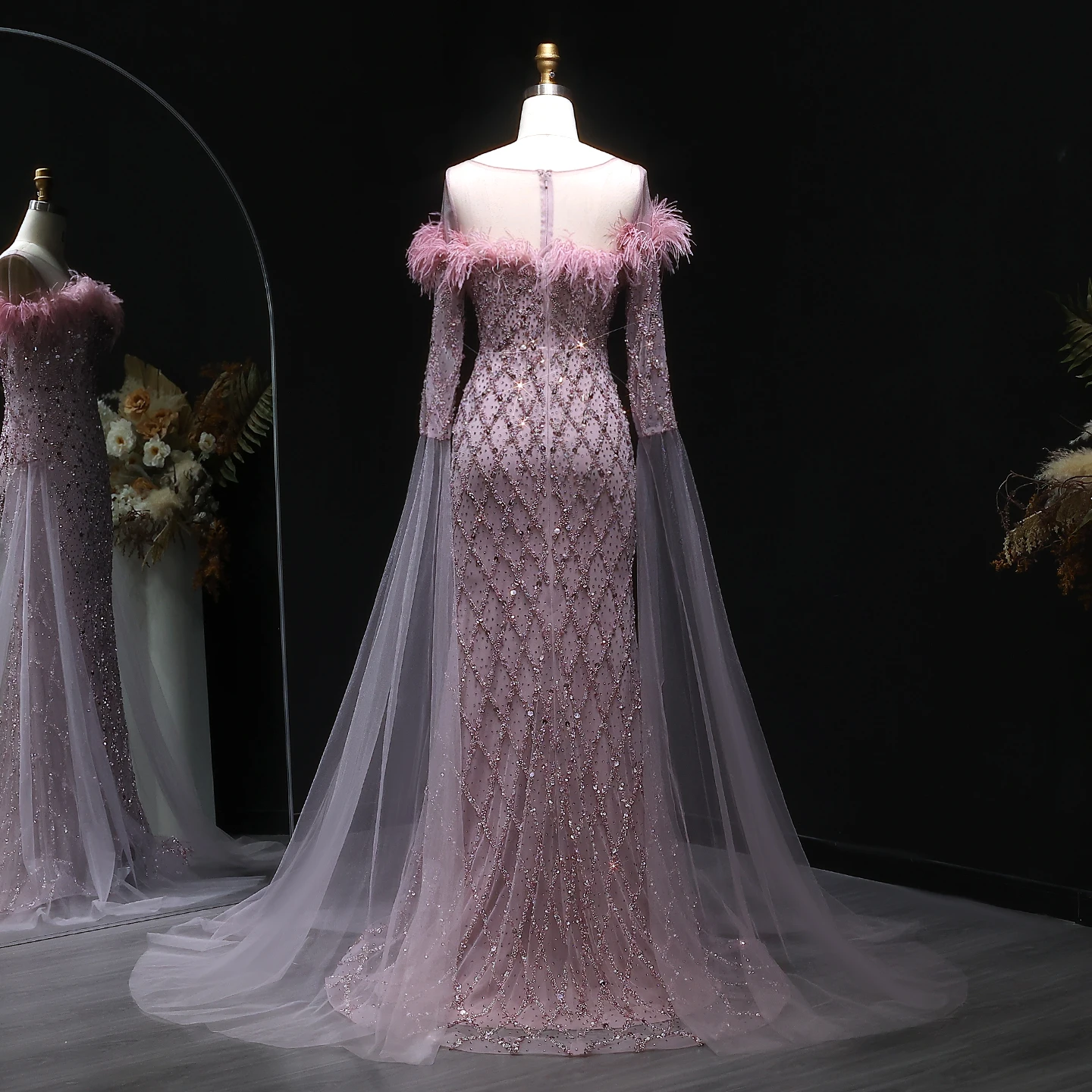 Sharon Said Luxuriöses Rosa Tüll-Abendkleid mit Federn, Langen Ärmeln, Schwer Perlenbestickt, Meerjungfrauenstil, für Formelle Anlässe und Partys, SS072 Maßanfertigung – Detail 8