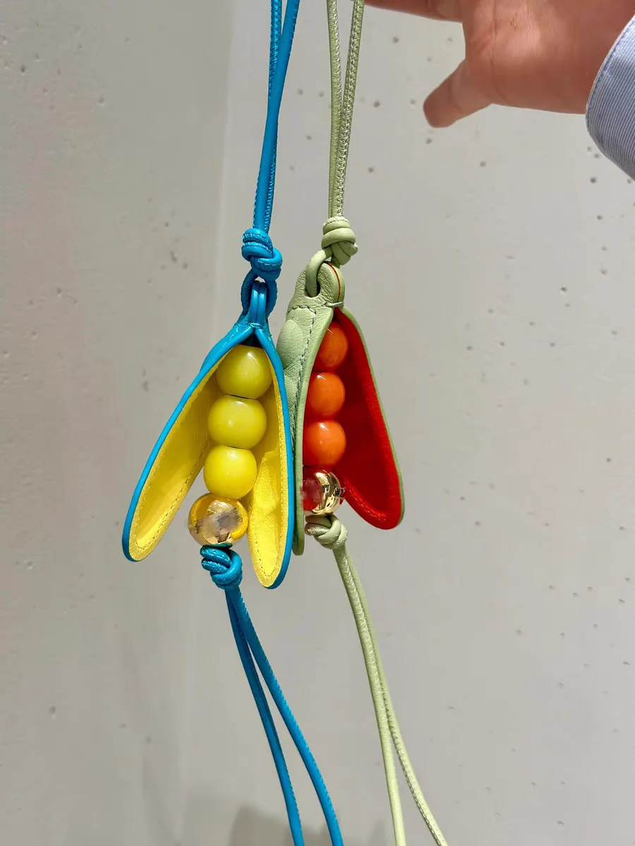 colgantes-de-cuero-genuino-con-forma-de-vaina-para-bolsos-accesorios-para-parejas-adornos-colgantes-para-espejos