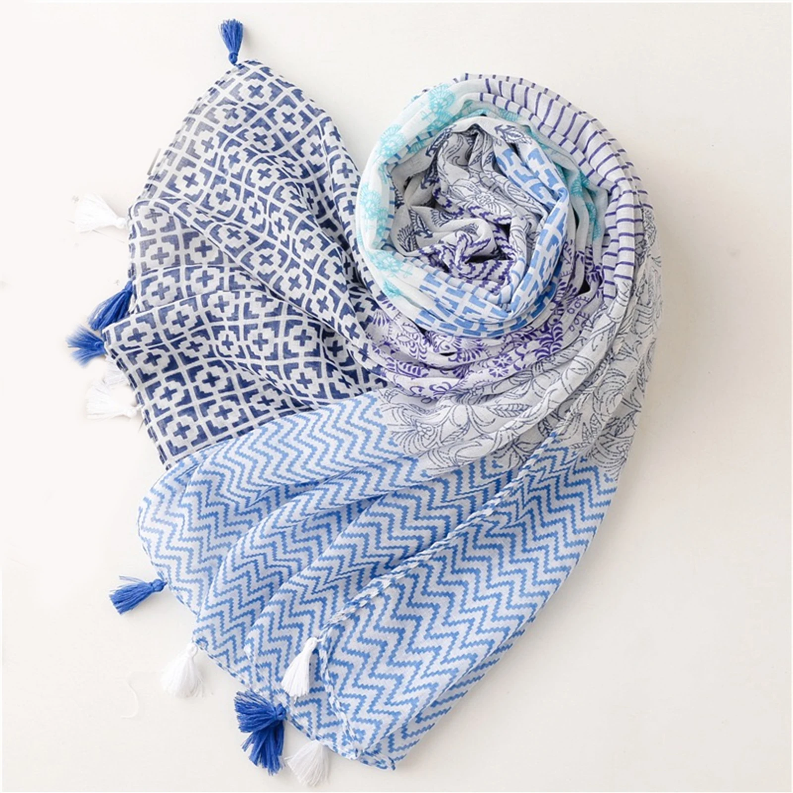 180 * 85cm Muslim Headscarf Female Print Warm Beach Towel, Fashion Cotton and linen Bandanna New The Four Seasons Tassels Shawls