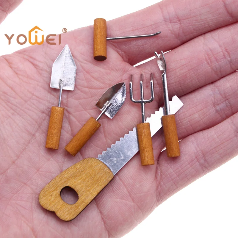 

Набор игрушек для детей, 6 предметов, садовые инструменты, миниатюрные модели в масштабе 1:12, аксессуары для кукольного домика для занятий сельскохозяйственной деятельностью и уборкой.