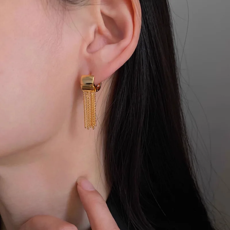 

Golden waterfall metal tassel earrings female fashion new Chinese geometric hollow earrings 2024 new style