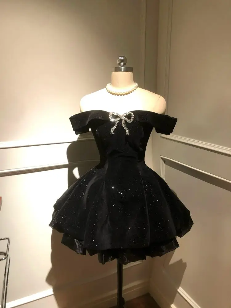 Niche Exquisite Hepburn Style Waist-Tight off-Shoulder Dress Banquet Date Black Dress Thin and Glittering Pure Desire Dress