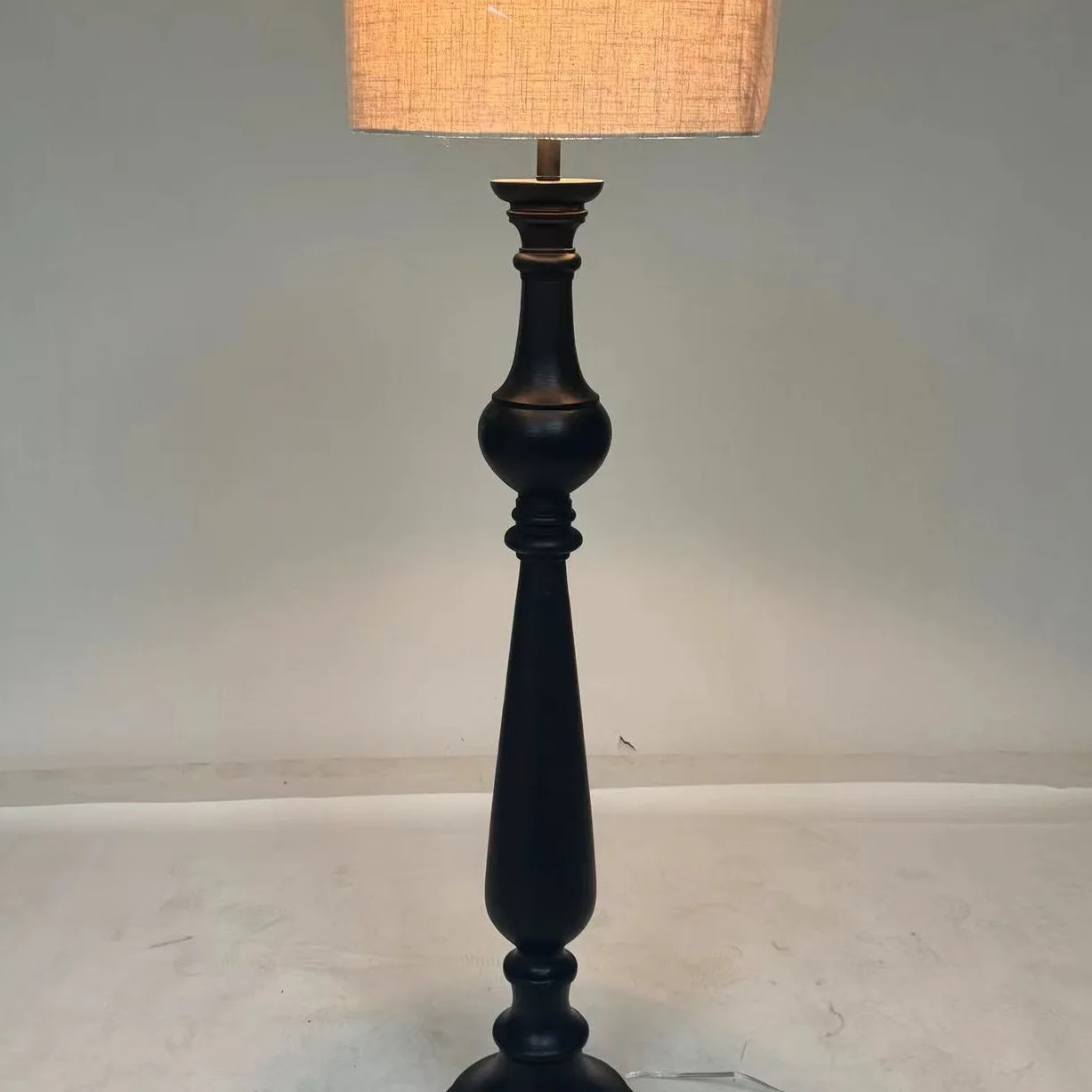 Creative American country French simple solid wood floor lamp bedroom decorative lamp
