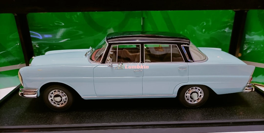 Cult 1:18 For Benz 220SE W111 1966 Light Blue Replica Limousine collectible miniature car model