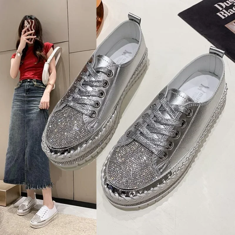 Plus Size 43. Casualowe buty damskie Fashion Lace Up Sequin Flat Shoes dla kobiet Gruba podeszwa Podwyższone białe buty Trampki damskie