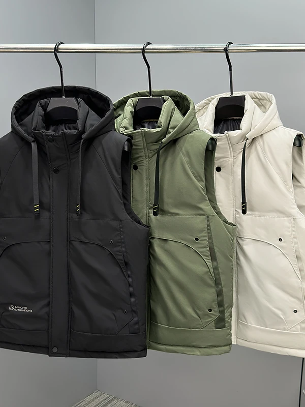 

Высококачественный уличный утепленный жилет с капюшоном для мужчин, модная теплая верхняя одежда, приталенный крой, полиэстер, зимний сезон, на молнии