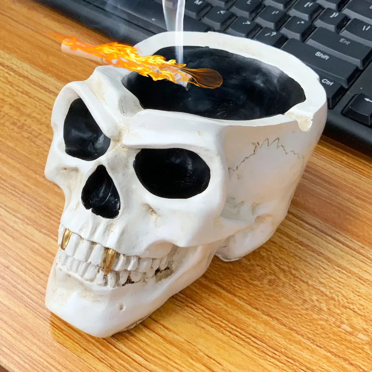 Skull Ashtray Dust Prevention Belt Cover Creative Party Bar Home Decorative Artificial Skull Head Model Men's Gifts