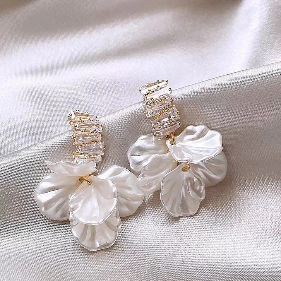 

Yupsk Classic Fashion White Charms Shell Flower Tassel Drop Earring for Women Girls Elegant Bridal Earrings Wedding Jewelry