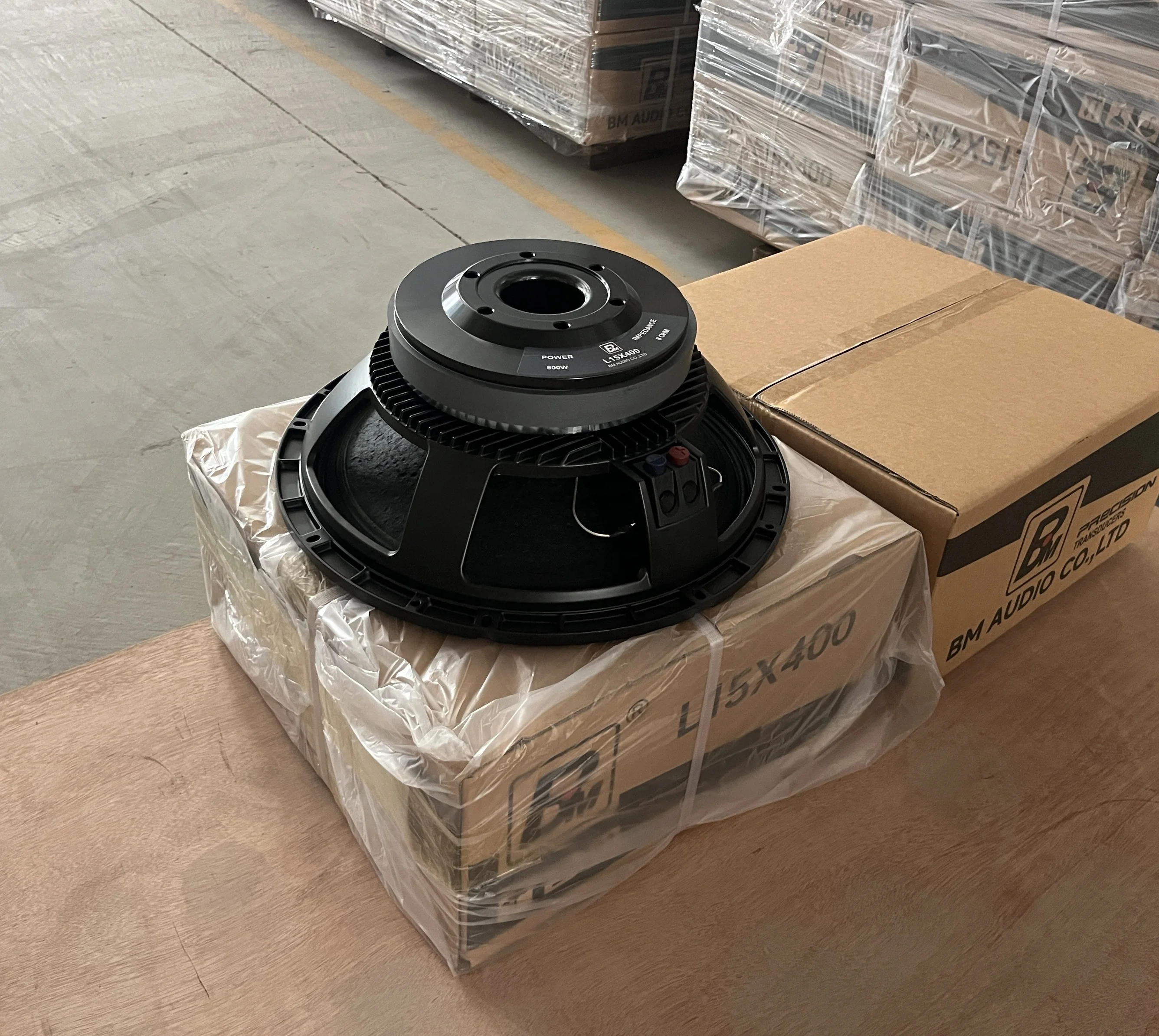 4 enceintes PA haute puissance de 15 pouces avec un subwoofer de 800 watts, une bobine vocale de 4 pouces, une impédance de 8 ohms pour L15X400