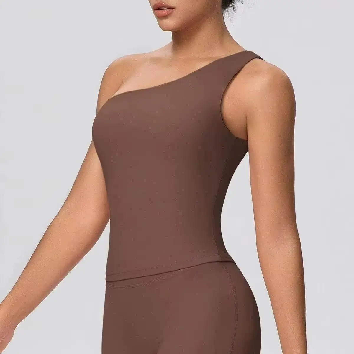 Chaleco de gimnasio con hombros inclinados para mujer, camisetas sin mangas adelgazantes y moldeadoras, chaleco de Yoga elástico de realce con un hombro para entrenamiento deportivo y correr