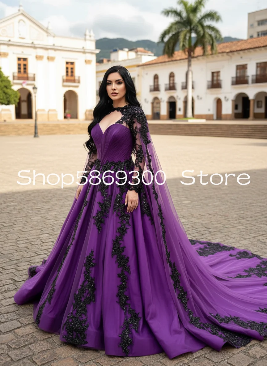 ชุดแต่งงานสไตล์โกธิคสีดำม่วงพร้อมผ้าคลุม แขนยาว ประดับลูกไม้ คอร์เซ็ทผูกเชือก ชุดเจ้าสาวสไตล์คันทรี่ ตัดเย็บตามสั่ง