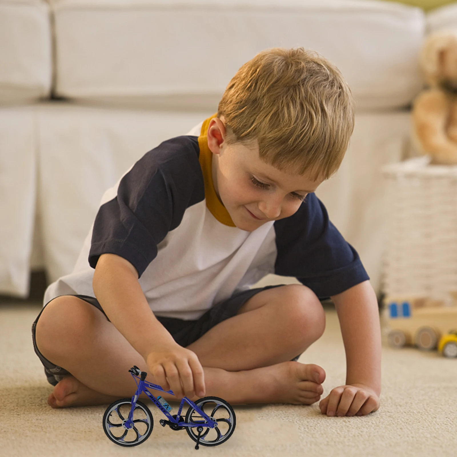 Mini giocattolo per bici da dito Forma realistica Antistress Bicicletta blu Bomboniere per bambini Materiale in lega Giocattolo da allenamento con movimento flessibile