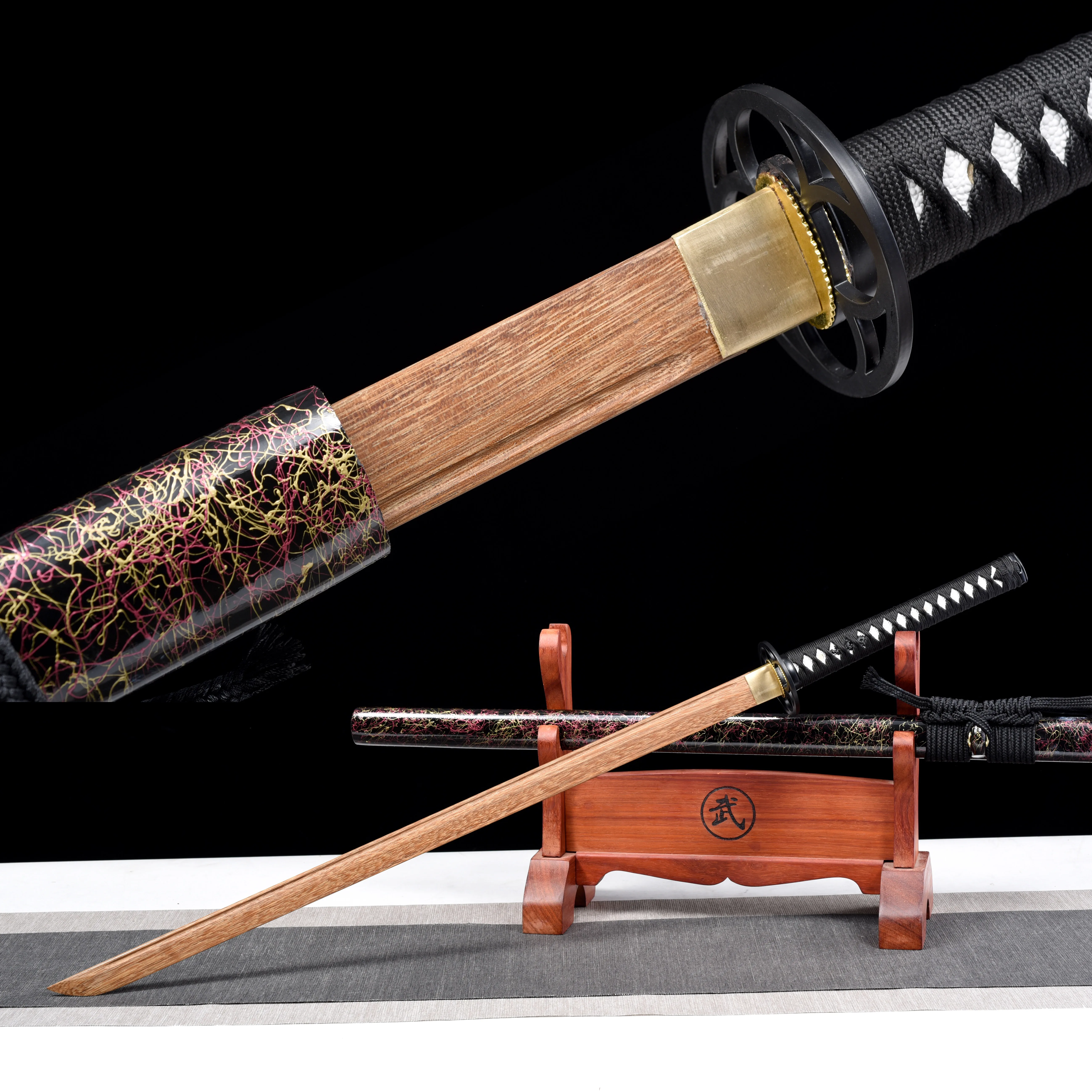 

full tang trains wooden swords, bamboo swords, samurai swords, iron Tsuba, and high-quality wooden swords of Japanese sword 1060