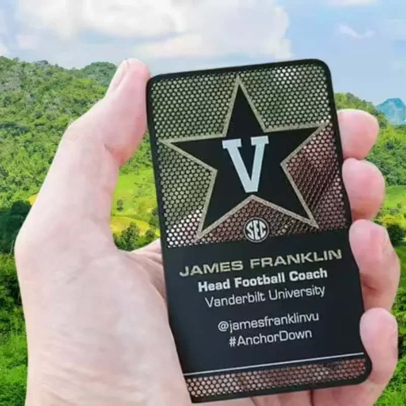 Tarjeta de visita de metal láser negro de acero inoxidable de lujo barata personalizada de diseño gratuito con logotipo