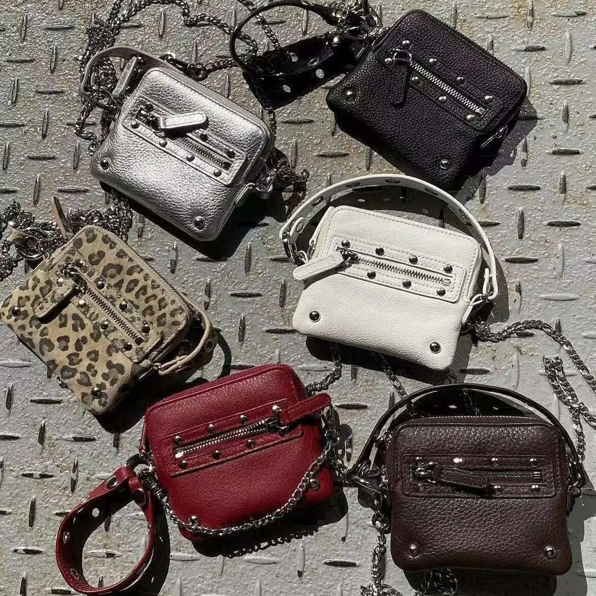 Korean Niche Deinet Mini Square Bag Rivet Chain Design Motorcycle Purse Crossbody Hand‑Carry Wallet Fashion Daily Hanging Bag