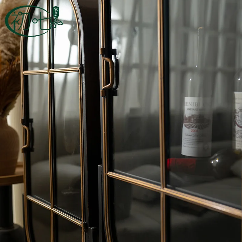 Vom Boden bis zur Decke reichender weinschrank aus Schmiedeeisen, ultradünner dekorativer Schrank für den Flur und den Haushaltsstaubschrank