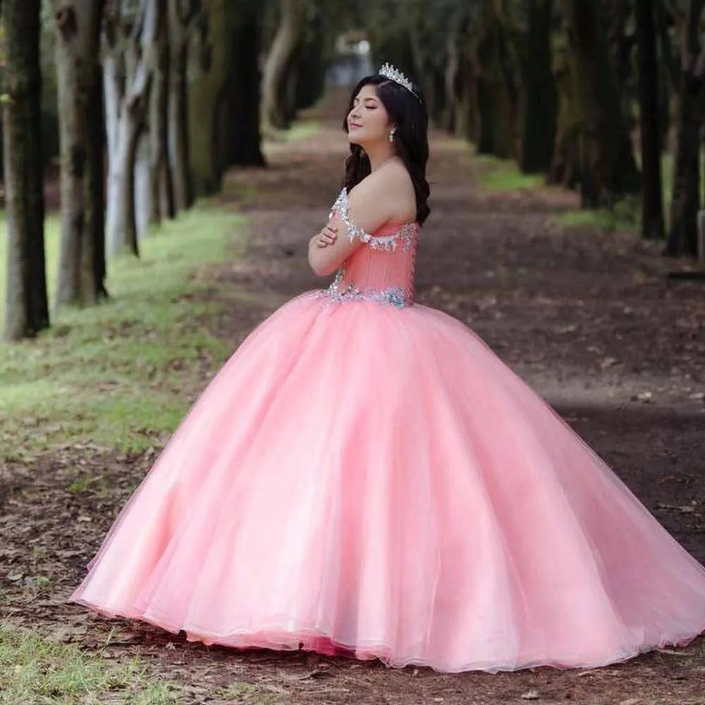 Vestidos de quinceañera XV rosa 2024, cuello en V profundo, dulce 15 16, falda hinchada sin espalda, fiesta de cumpleaños, tren de barrido encantador