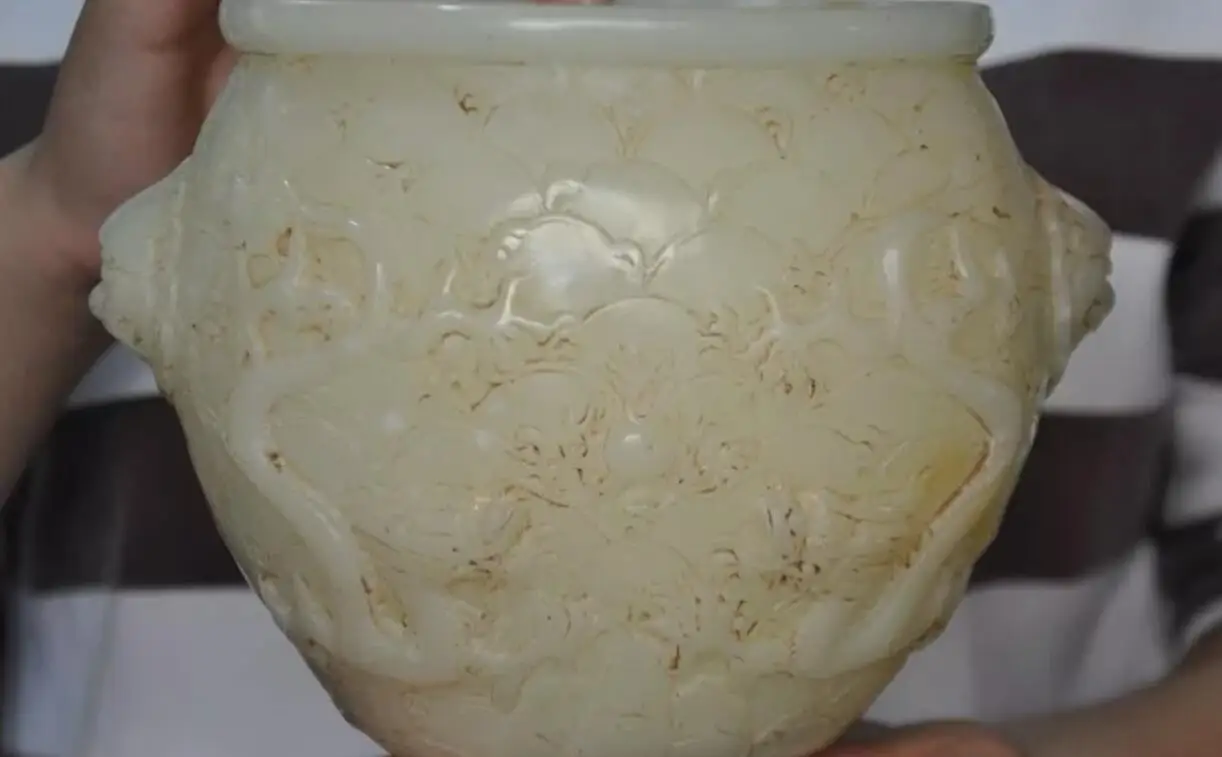 Old China White jade carving Dragon Foo dog lion head statue Tanks Crock pot jar