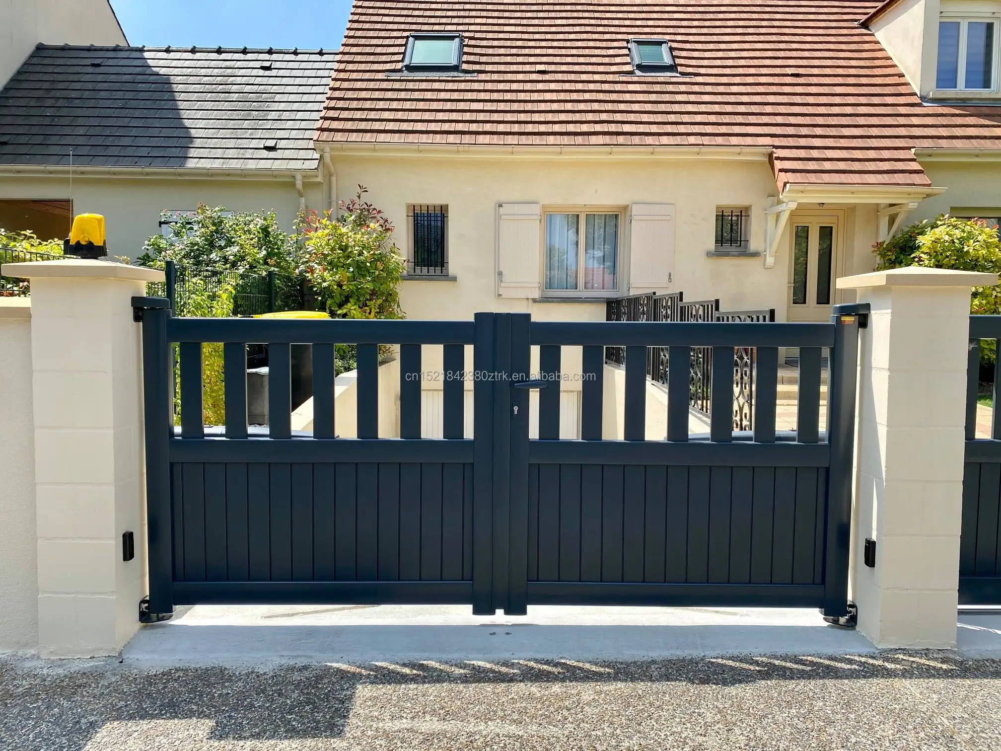 Customization Decorative Aluminium Industrial Metal Driveway Gate Nice Looking Swing Gate Aluminum Easy Aluminum Gates