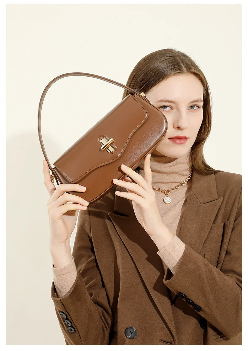 حقيبة يد أنيقة من الجلد الطبيعي لعام 2025 للنساء حقيبة كتف بمقبض علوي مع حزام قابل للفصل ومحفظة تحت الإبط