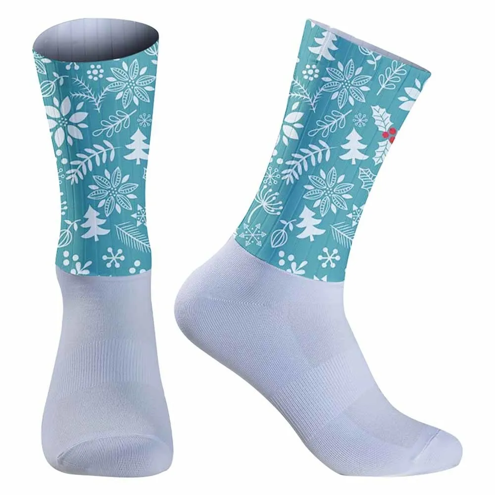 Winter snow and plant pattern sports cycling socks, sweat absorbing, durable, unisex, suitable for outdoor sports use