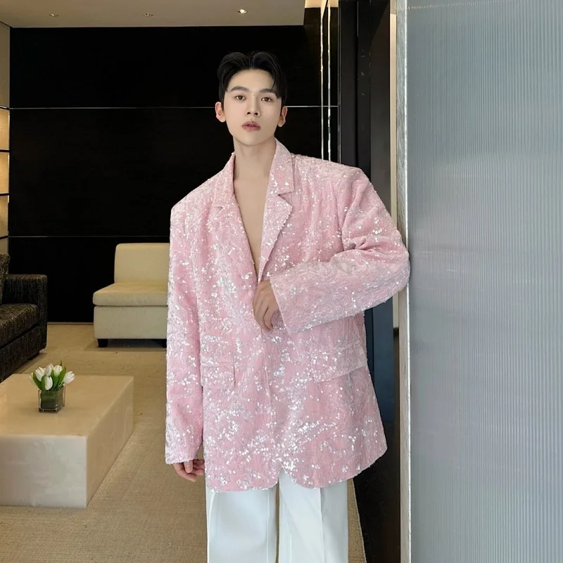 เสื้อเบลเซอร์ผู้ชาย WTHT รุ่นทันสมัย แต่งแผ่นเสริมไหล่ ประดับเลื่อม แขนยาว กระดุมแถวเดียว แฟชั่นฤดูใบไม้ร่วง ปี 2025 รุ่น 2A1858