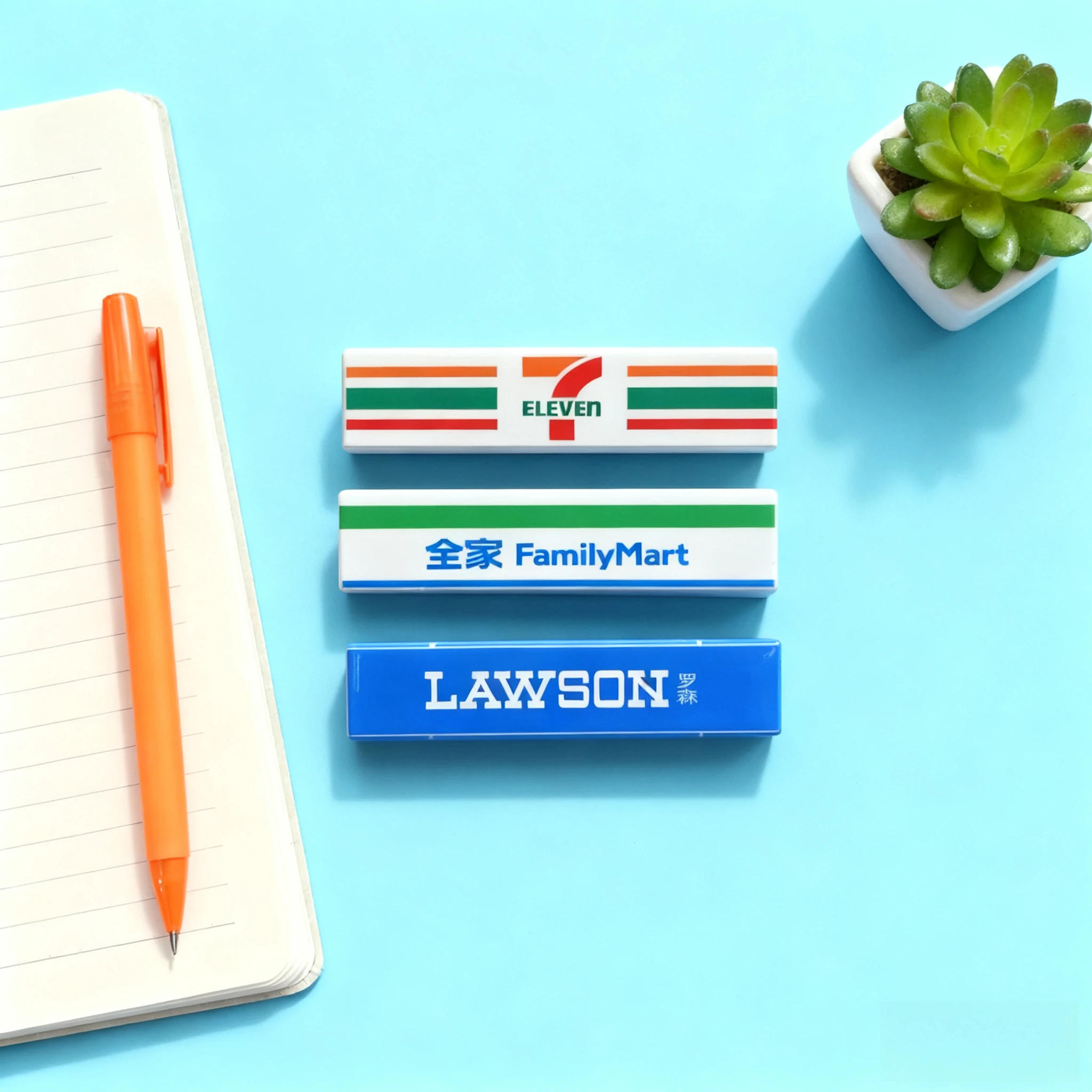 ملصق ثلاجة مضيئة من فاميلي مارت لوسون يعمل باللمس بمنفذ USB + مغناطيسي - ملصق متجر مريح لتزيين المنزل من EaseMart