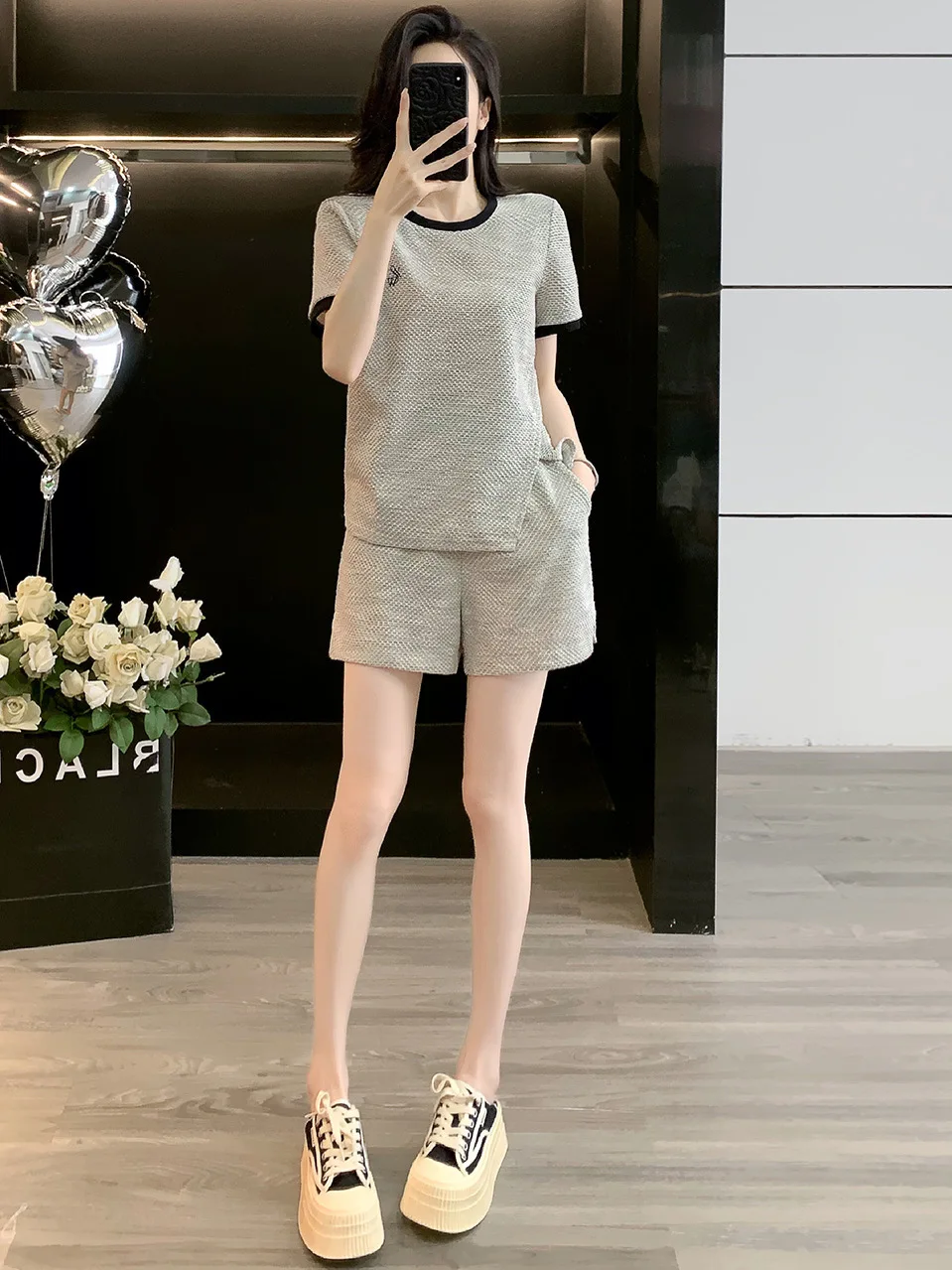 

High-End European Casual Sports Set Women's Summer Slimming Short Sleeve Top Shorts Two-Piece Set Fashionable Design