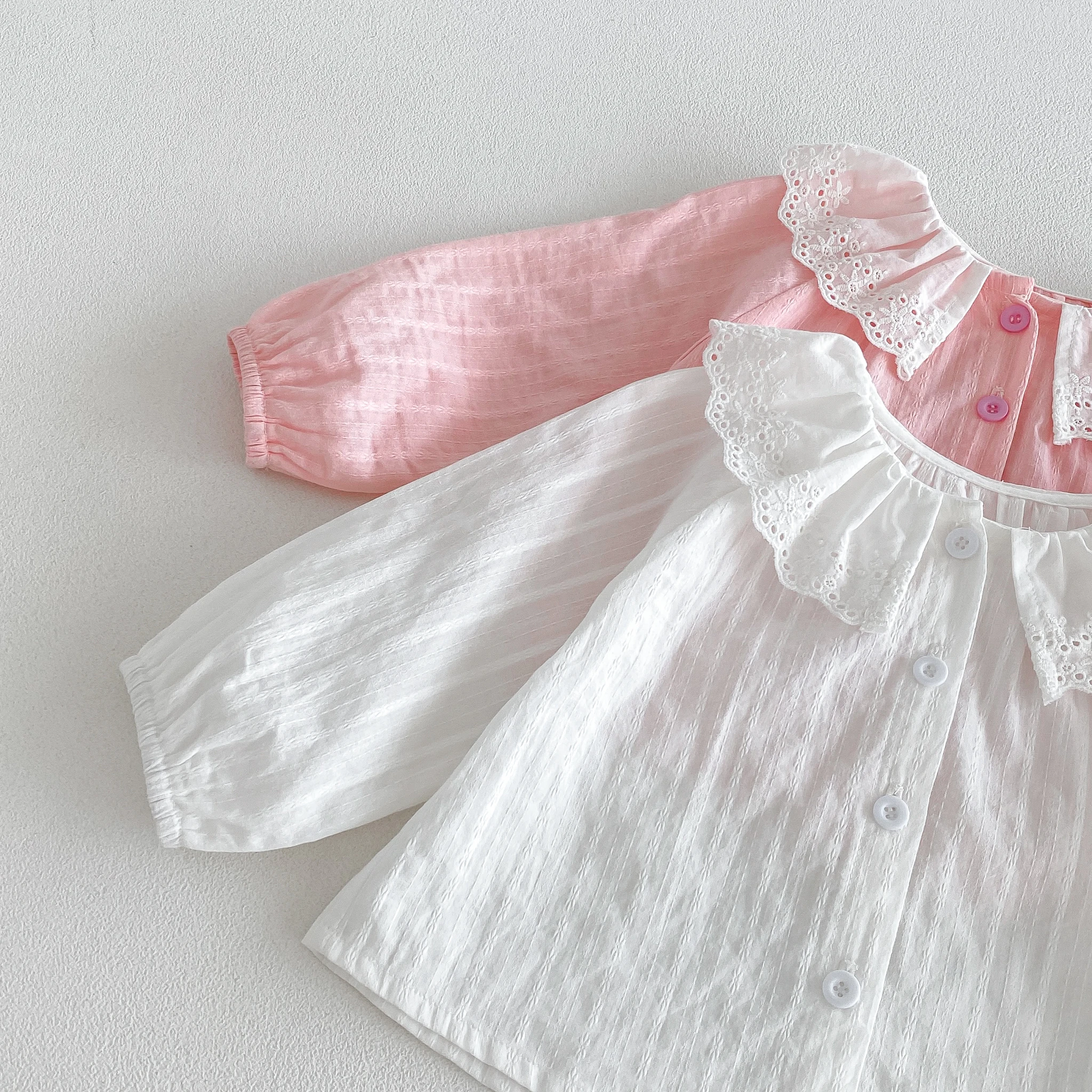 Mädchen-Puppenkragen-Bluse 2026 Neue Herbstkollektion im koreanischen Stil mit Spitzen-Puffärmeln für Babymädchen – Detail 5