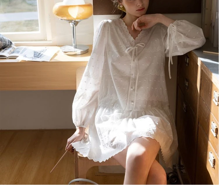 

2025 Spring New French V Neck White Dress Loose Elegant Soft Short Dress