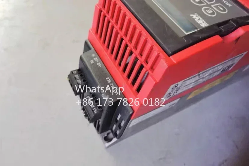 Inversor usado 1.5KW Totalmente funcional y probado OK MCF40A0015 5A3 4 00