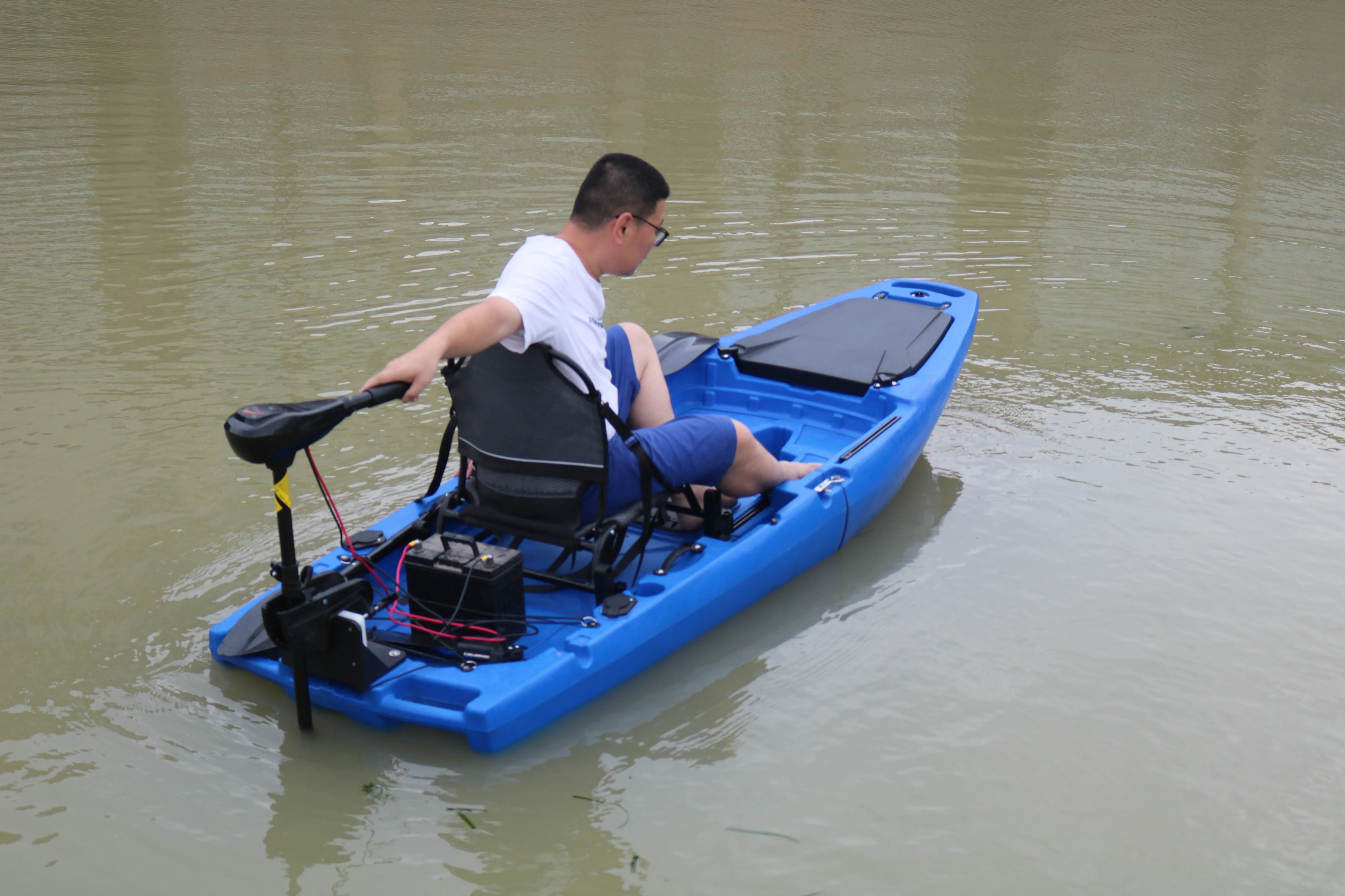 Factory Detachable Modular Pedal Kayak Sit-On-Top HDPE Plastic Fishing Kayak for Ocean Water Lake River view 3