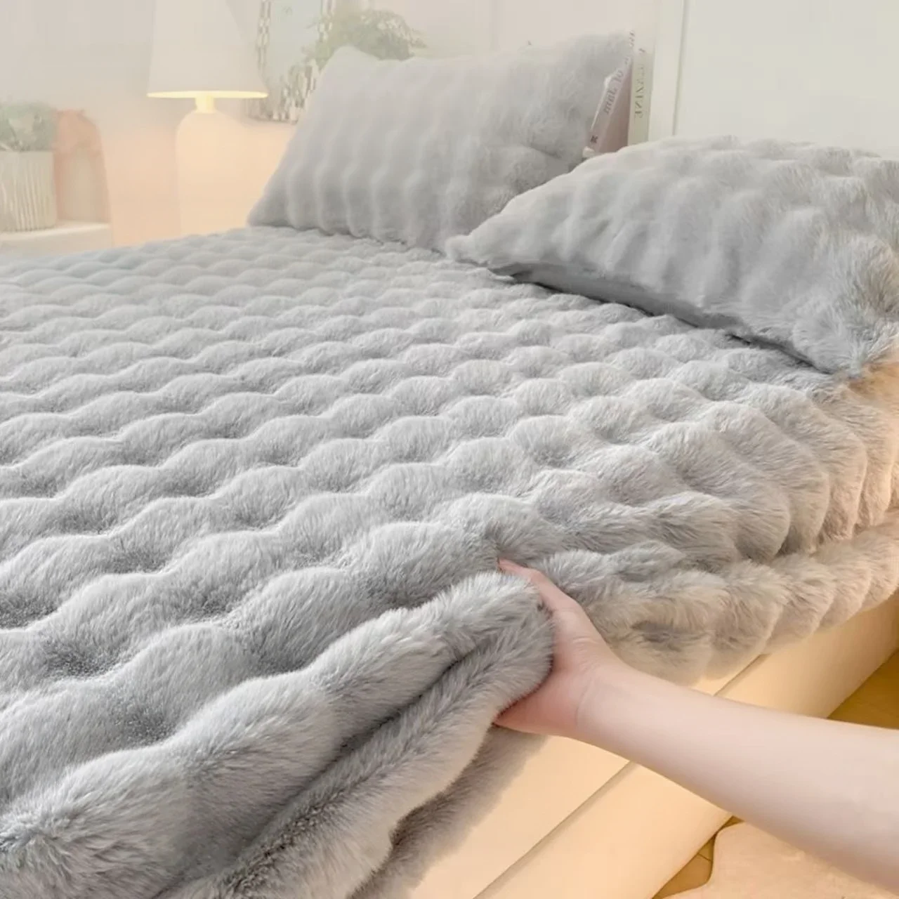 Soft Fluffy Imitation Rabbit Plush Fitted Sheet Bubble Texture Warm Mattress Cover Winter Bedding Mattress Protector Single