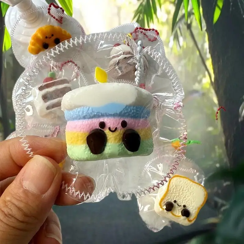 Sweet Simulation Bread Stress Toy, Cartoon Silicone Pressure Ease Fun Mini Unwind, Slow Rebound Playthings Presents