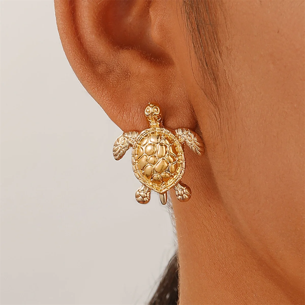 2 Pcs Turtle and Sea Star Earrings Fashion Alloy Animal Earrings DIY Hot Selling Party Jewelry Gifts in Europe and America 2024