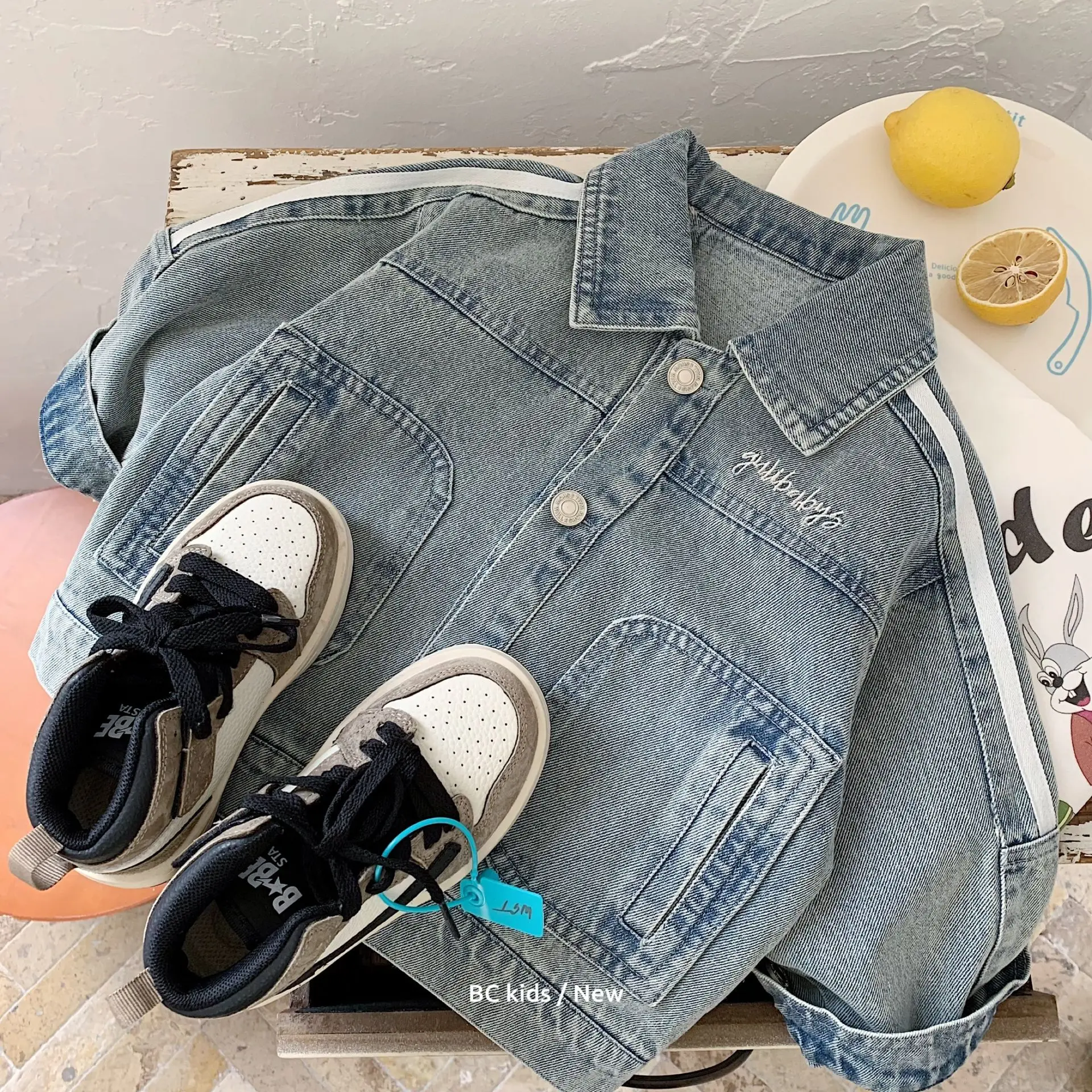 

Toddler Boys Autumn Coats Retro Letter Embroidery Solid Color Kids Baby Boys Tops Turn Down Collar 1-8Y Boys Fashion Denim Coats