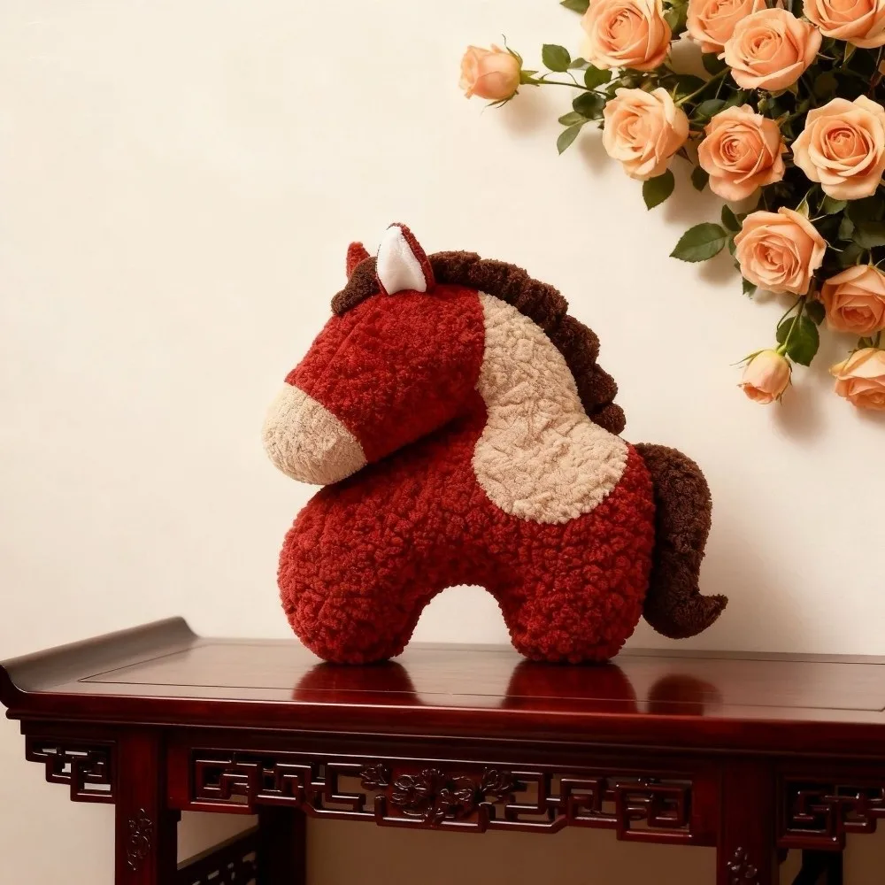 48*48cm Jahr des Pferdes Kissen Plüschmaterial Kreative Plüschpuppe Unregelmäßige Form Komfortable Frühlingsfest-Dekoration