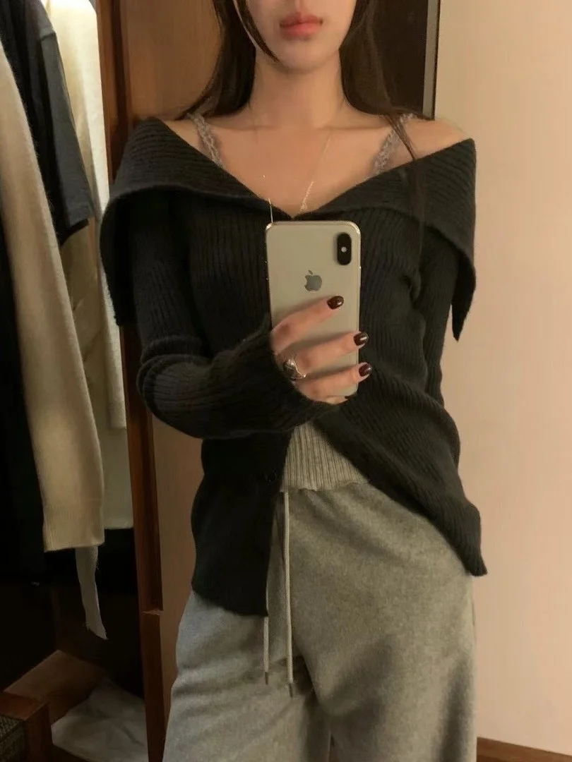 Korean Sle High-End Knitted Sweater Women's Single Button Slimming Pure Desire Faion Autumn 2025 Personali Neline