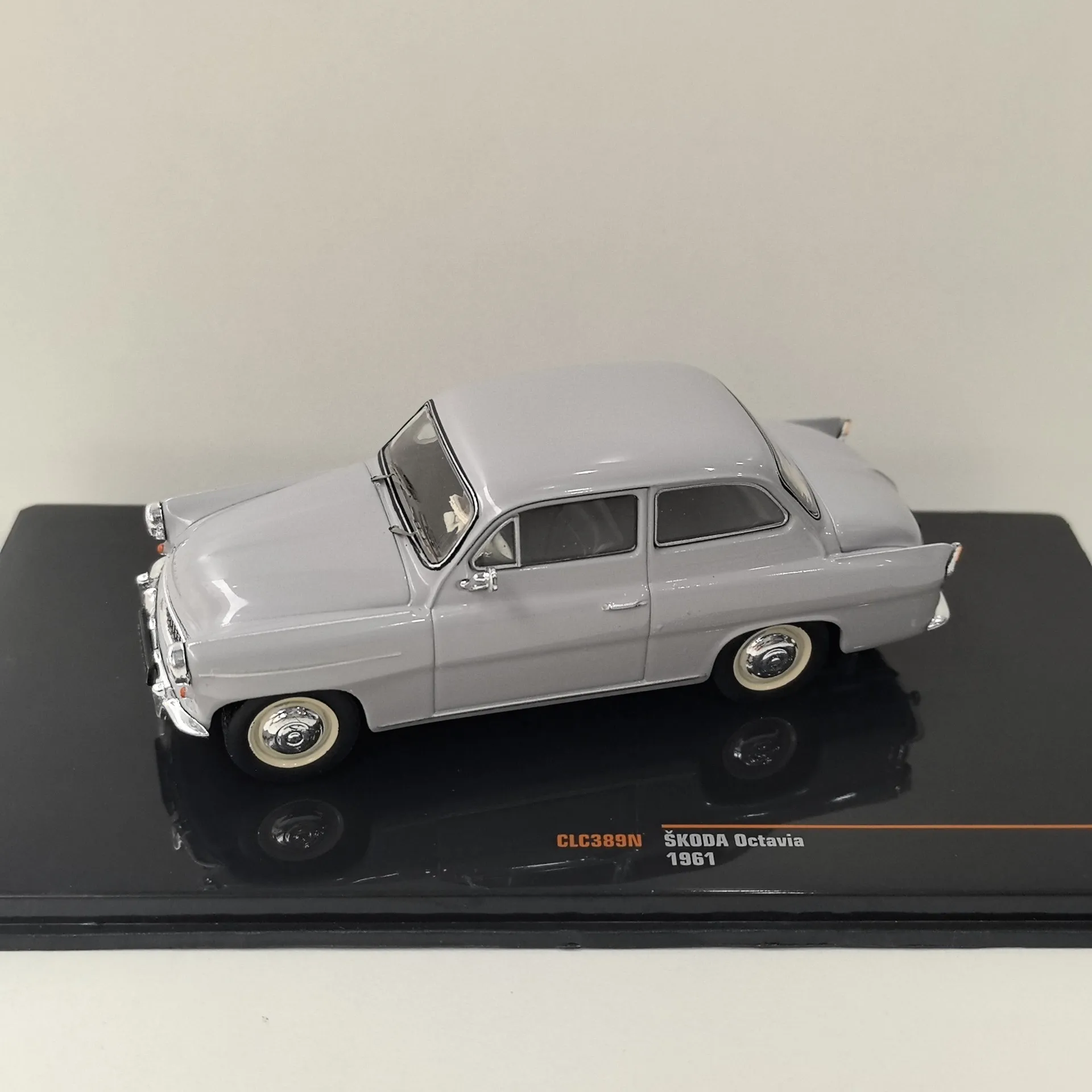 Diecast Ixo 1/43 Scale SKODA Octavia 1961 Skoda Alloy Car Model Collectible Toy Gift Souvenir Display Ornament