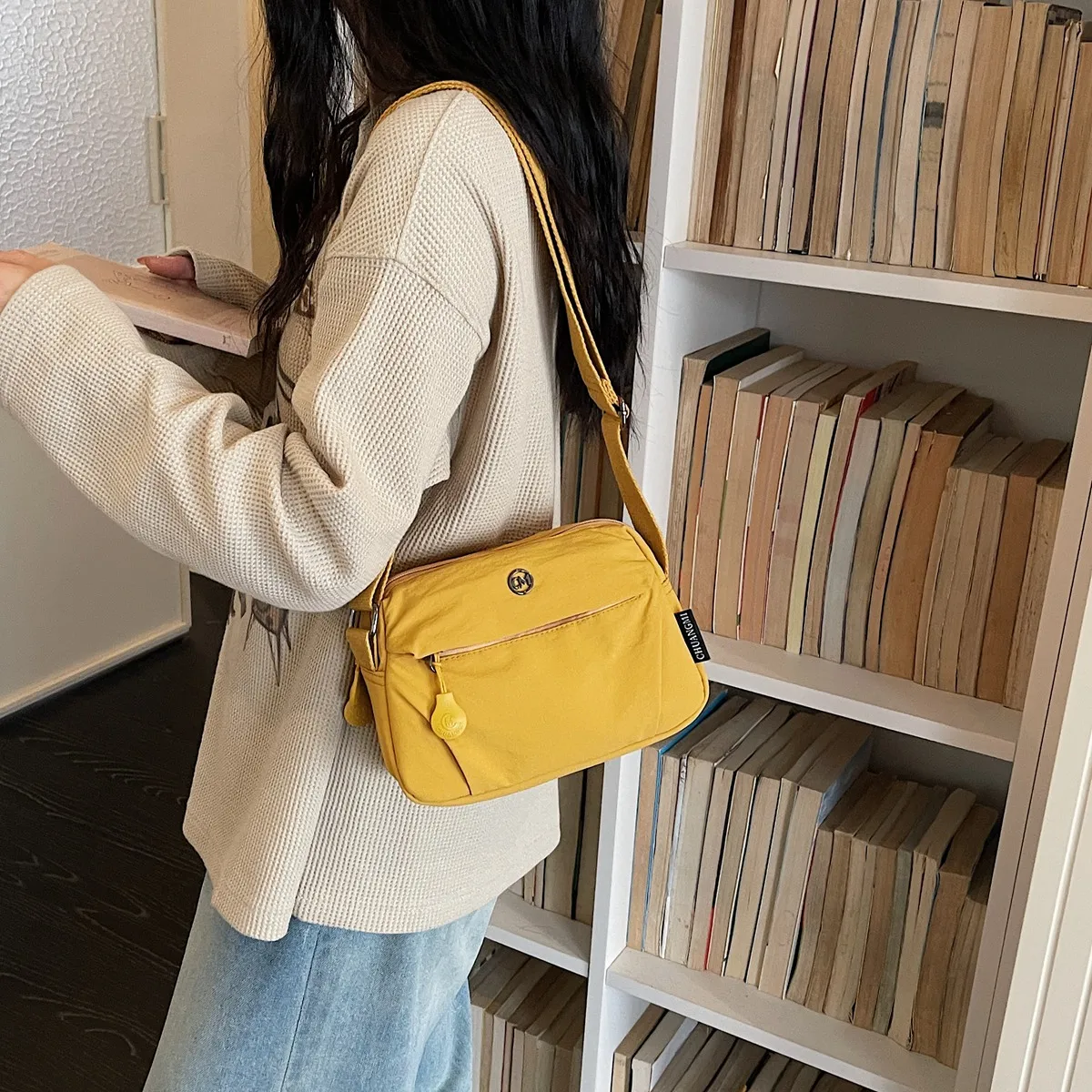 New Fashionable Wide Strap Small Bag Women's Simple Versatile Crossbody Bag Casual Waterproof Canvas Bag Large Capacity