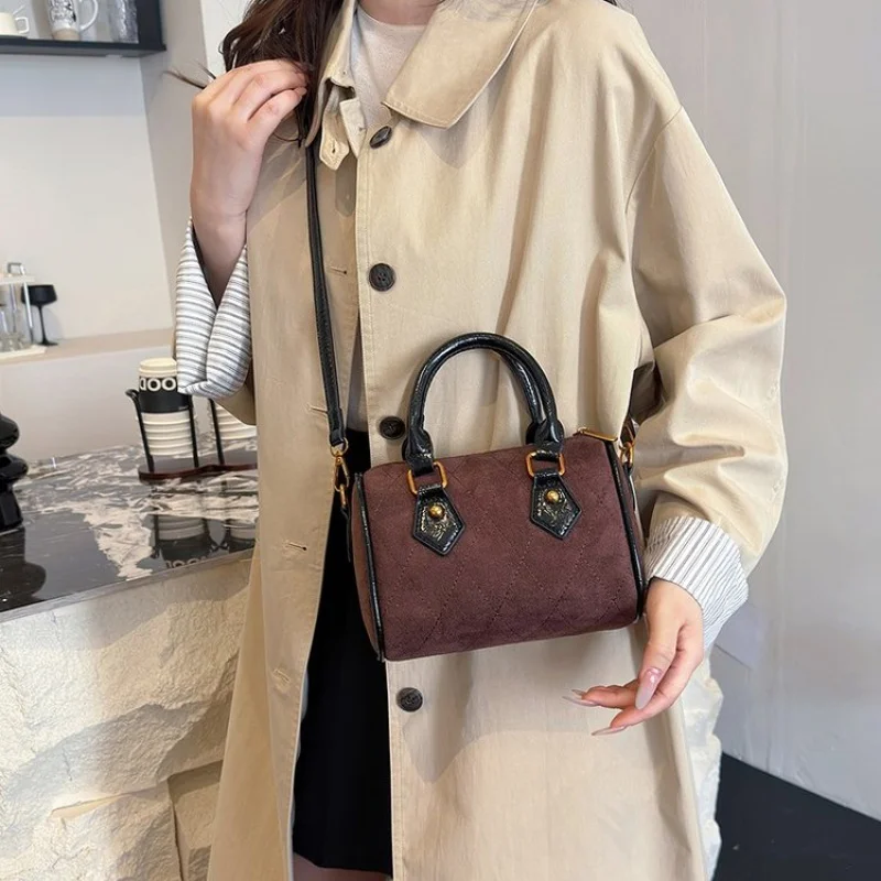 

Women's Elegant Leather Crossbody Bag Featuring Simple Vintage Style And Paris Designer Aesthetic Perfect For Daily Use​