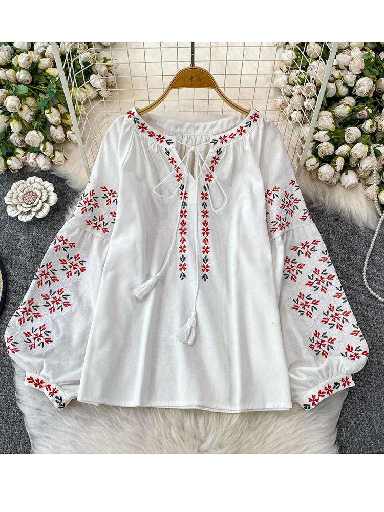 Camicetta primaverile da donna stile etnico retrò nuova camicia con maniche a lanterna cinese allentata sottile nappa ricamo design Blusa Top BL187